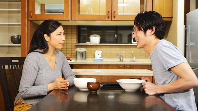 お婆ちゃんと孫 ～とても孫がいるとは思えないスタイル抜群の爆乳美魔女との精子カラッポ小悪魔豊乳性活～ かおる（55歳/Jカップ） サンプル画像 2
