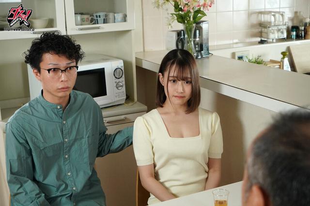 スレンダー巨乳の妻が俺の親父に寝取られ種付けプレスされていた。 白石椿 サンプル画像 6