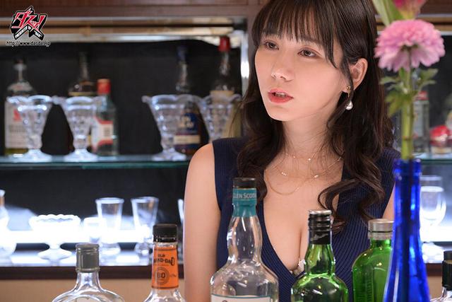 ハメタイ時に即ヤる女！毎分毎秒むム～んと欲情！ジュっぽし鬼スケベぇ接客。ぶりゅるザー汁を何度も何度も生ナカで絞り出す高級枕営業スナック 五日市芽依 サンプル画像 1