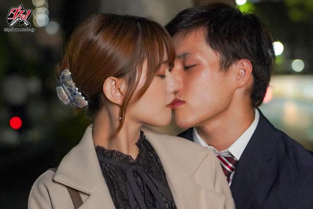 「もう全部夢だから」酔った勢いで浮気セックスしたバイト先の先輩に何度も中出しした最後の夜。 希島あいり サンプル画像 10