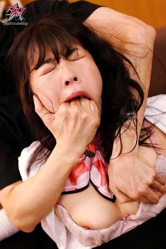 誰もが羨むボクの巨乳妻に理性を失った銀行強盗は一日中イラマ輪●し続けた。 八森わか菜 サンプル画像 7