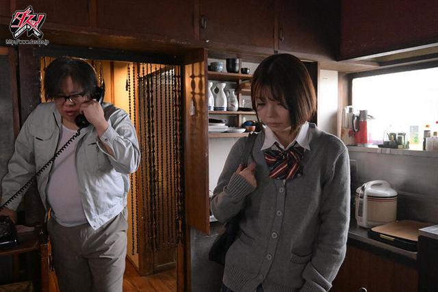 お母さんの借金で…毎日15時になると110kg巨漢男がやってきて圧迫マンモスピストンで私を種付け拷姦し続けます。 市井結夏 サンプル画像 1