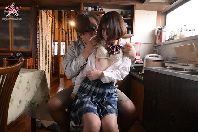 お母さんの借金で…毎日15時になると110kg巨漢男がやってきて圧迫マンモスピストンで私を種付け拷姦し続けます。 市井結夏 サンプル画像 2