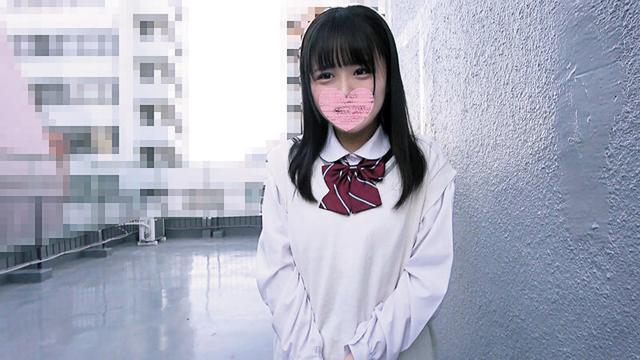 おじさんとH絶対無理めな清純美少女、信じられないドM本性【キモデブ中年男たちにひざまづきフェラ奉仕＆全員と本気Dキス】卑猥要求を全て承諾し巨マラおじさん連続中出しで絶頂イキ狂う精液便女育成6P乱交 サンプル画像 1