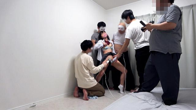 学校でずっとイジメられてきた身長140cm台の思春期チビ肉体を中年巨マラ串刺し喉ボコイラマ窒息絶頂イキ→極小ワレメ裂ける巨マラ連続ピストンで痙攣アクメ真性ドM制服を壮絶乱交ドキュメント サンプル画像 2