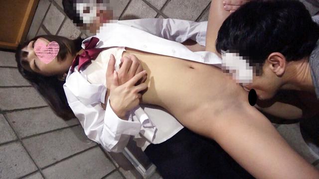 学校でずっとイジメられてきた身長140cm台の思春期チビ肉体を中年巨マラ串刺し喉ボコイラマ窒息絶頂イキ→極小ワレメ裂ける巨マラ連続ピストンで痙攣アクメ真性ドM制服を壮絶乱交ドキュメント サンプル画像 5