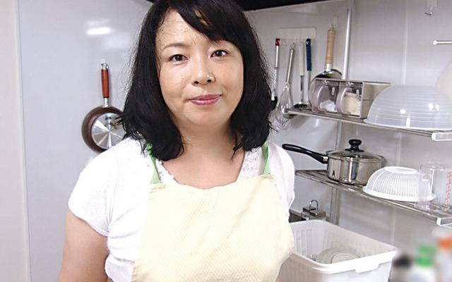 風呂場で母にチ○ポ洗ってもらったら…手コキフェラまでいけちゃう！？4時間 サンプル画像 2