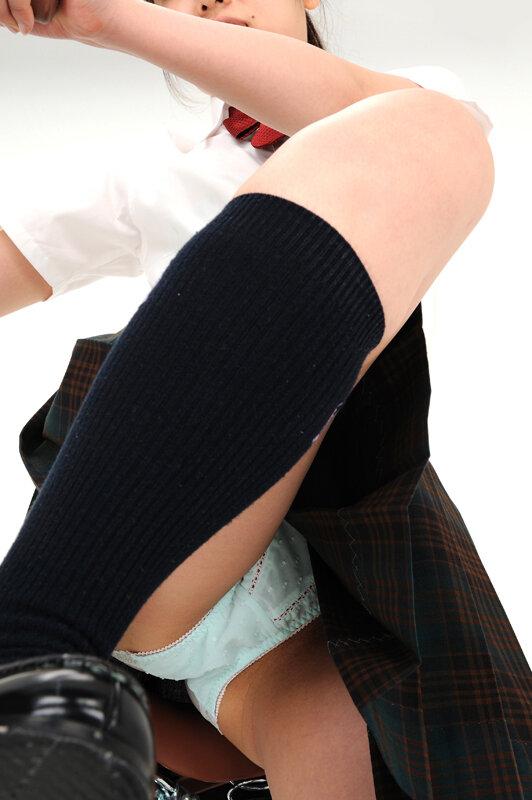 制服の中身 下着と女体を覗き見 サンプル画像 17