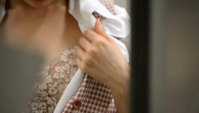 制服の中身 下着と女体を覗き見 サンプル画像 8