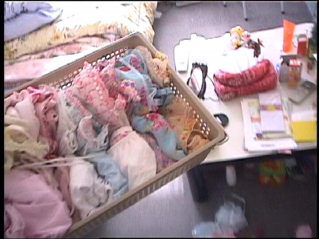 本物女性宅侵入 ボディカメラ下着物色体験 サンプル画像 3