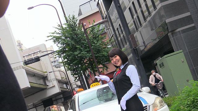★配信限定！特典映像付★痴女タクシードライバー4 合原槻羽 ～制服の下に隠した淫乱ボディでデカチン男とSEXを愉しむ痴女ドライバー！ サンプル画像 19