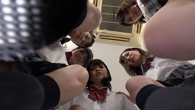 青春足責め学園 蒸れた酸っぱい思春期の香りがする足で、気絶するほど責められました… サンプル画像 2