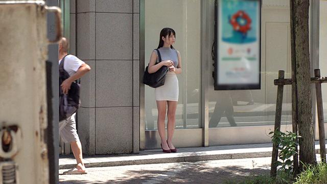 若奥様の性癖暴露 ～M男体験ドキュメント～ 私、普通のセックスしかしたことないんです…。だけどM男に恋しちゃいました… レイさん サンプル画像 2