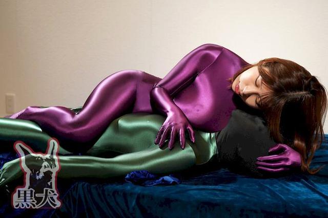 全身タイツFuck！！ピッタリスーツで密着擦りまくり！！ サンプル画像 18