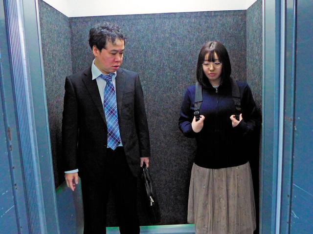 いつもズリネタにしてる爆乳エロライバーの正体は向かい部屋の陰キャJD口止め代わりに一発ヤれたのも束の間オナ配信で溜まりまくった女の性欲に火を付けてしまい性処理専用チ○ポとして連日精子が尽きるまで生中出しさせられてます 東雲はる サンプル画像 1