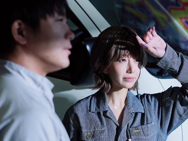 男勝りな女性整備士と真夏のガレージに閉じ込められて2人きり…はだけた作業着から覗く汗だく美巨乳スポブラ姿にたまらずSOSも忘れて何度も車庫セクしまくった 有村のぞみ サンプル画像 14