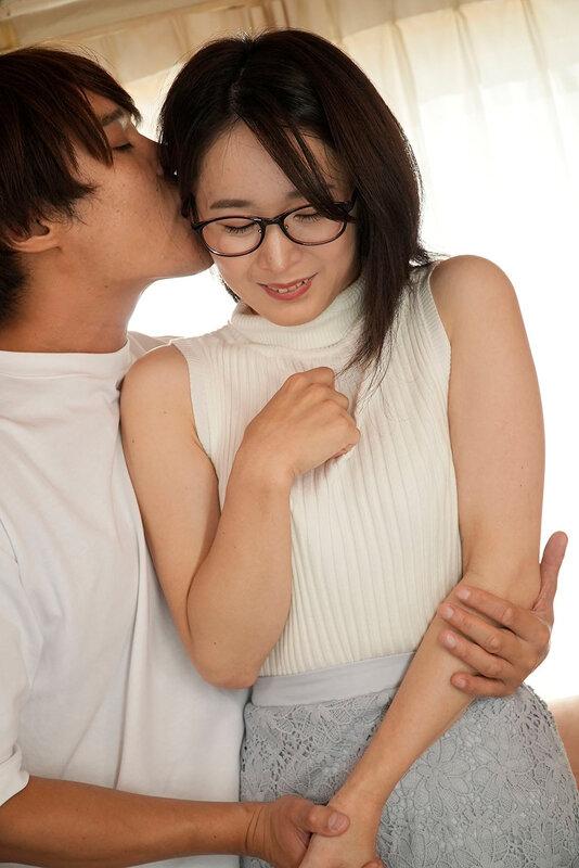美人すぎる気象予報士 坂本なつ歩（31歳） 夫に内緒で中出しAVデビュー！働く女AV出演ドキュメント 初めての浮気で隠れたドM変態気質が開花し連続本気イキした日 サンプル画像 3