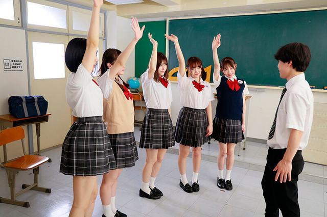 貼れば誰でもいいなり！ハーレム洗脳シールでクラスの一軍女子を完全支配してハメ比べ！ サンプル画像 5