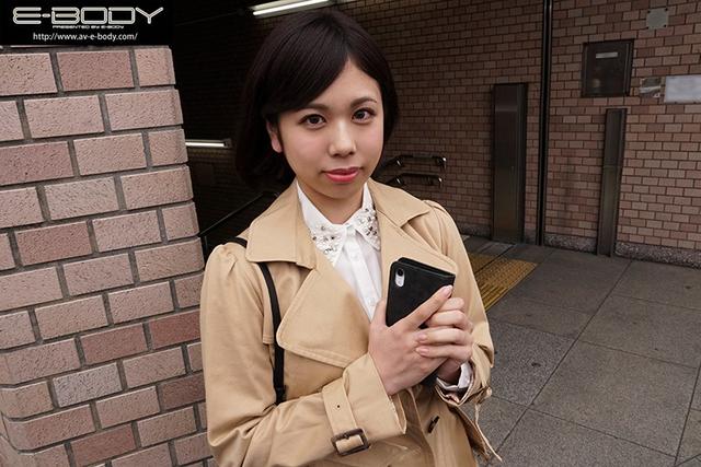 男をダメにする手コキテクの持ち主！自らをダメ男製造機と語る過保護な美巨乳エステティシャンAVデビュー 藤咲れおな サンプル画像 1