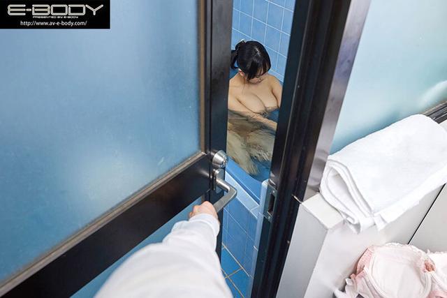 【VR】巨乳家庭教師にお風呂を貸して覗き見していたら… バレたけど優しく受け入れてくれてズブ濡れ性交補習をしてくれた 莉々はるか サンプル画像 3
