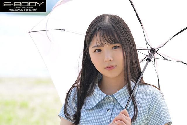 ちっちゃくて（身長145cm）でちょいぽちゃ（ウエスト65cm）だけど…チアで全国優勝した栄光が忘れらんなくて… 売れないグラドル まなみ静奈（抱き心地◎）、AVデビューで今度こそ帰り咲くっ！ サンプル画像 4