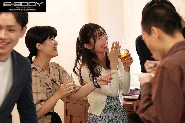 同窓会NTR 華奢巨乳美女は久々に再会した絶倫元カレとの浮気性交に背徳感と共に大絶頂を繰り返す 響蓮 サンプル画像 1