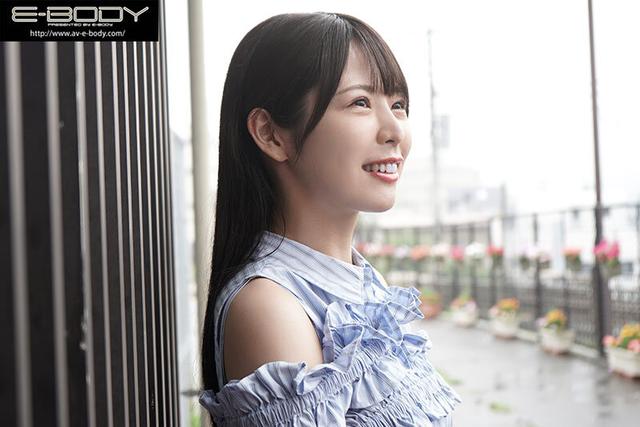 清楚売りのイメージを守るため誰ともSEXできなかった（元）地方局の女子大生お天気お姉さんが性欲崩壊してAV転身！ 極華奢巨乳の透明感ボディ 20歳 逢坂希穂 AVデビュー サンプル画像 2