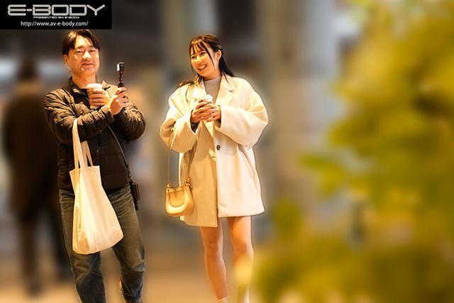 初めて出来た彼女を脱がしたら…着衣から想像できない物凄い色白美巨乳とピンク乳首 大興奮の僕は性欲尽きるまでハメまくった 岡田優愛 サンプル画像 1