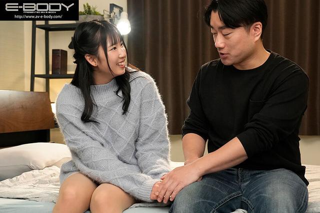 初めて出来た彼女を脱がしたら…着衣から想像できない物凄い色白美巨乳とピンク乳首 大興奮の僕は性欲尽きるまでハメまくった 岡田優愛 サンプル画像 2