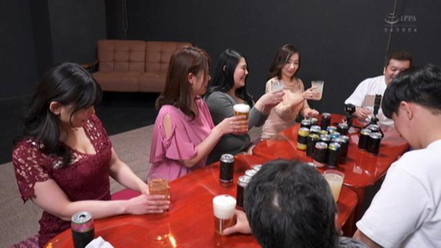 淫乱SEX合コン・乱交バージョン！だれが見ててもお構いなし、どんな場所でもSEXしまくる男と女！チ○コとマ○コが入乱れる極秘飲み会！ サンプル画像 1