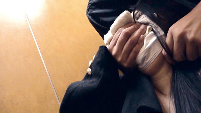 ［閲覧注意］輪●レ●プ映像 ノーカット無編集「婦女強●犯罪記録」 子宮蹂躙！ クロロホルムとスタンガンで昏●、媚薬で悶絶 マワされ続ける豊満な人妻の肉体は縛り上げられ無限肉奴●と化す！ 観月しおり サンプル画像 1