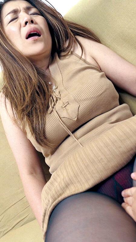 肝っ玉母ちゃんはヤりたい盛り！ バスト100cmGカップ素人爆乳妻のくそエロい女体 敏感すぎる熟れた乳首と子宮を弄び倒す 御子柴美花 サンプル画像 1