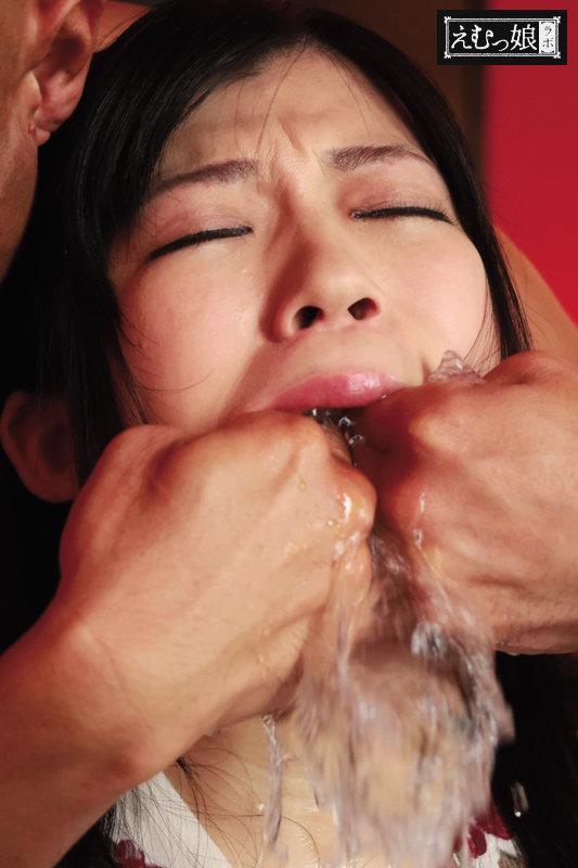 喉崩壊 巨根メッタ刺しにうっとり…ノドマゾ大集合！怒涛のイラマチオラッシュ超30連射 サンプル画像 9
