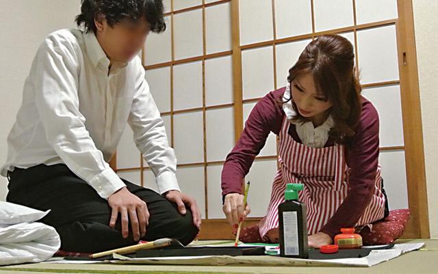 働くおばさんの熟した肉体に思わず勃起！抜いてもらえませんか？ 4時間 サンプル画像 13