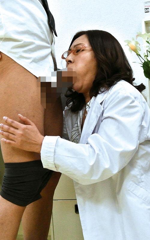 若い男子生徒をシゴいてハメて精子を放出！熟女教師のイケナイ性指導ファイル4時間 サンプル画像 17
