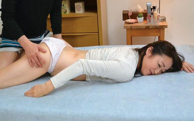 「だめッ、そこは感じちゃう…」50代40代熟れざかり！母に性感マッサージしたらガチ濡れだった…4時間 サンプル画像 2