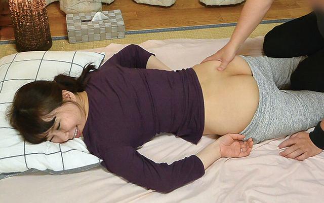 「だめッ、そこは感じちゃう…」50代40代熟れざかり！母に性感マッサージしたらガチ濡れだった…4時間 サンプル画像 8