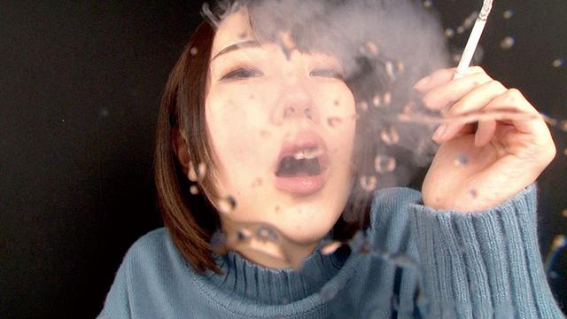 主観 タバコ美女 煙 ヤニベロ 痰唾ぶっかけ ドS淫語浴び手コキ サンプル画像 11