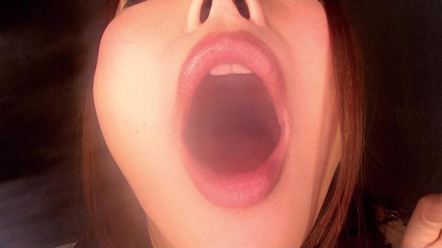 主観 タバコ美女 煙 ヤニベロ 痰唾ぶっかけ ドS淫語浴び手コキ サンプル画像 5