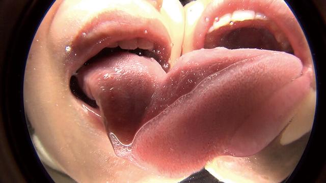 痴女レズに見つめられながらベロキスで迫られる僕 サンプル画像 17