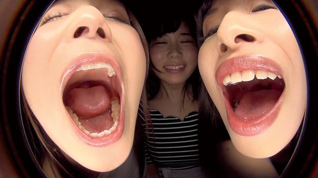 痴女レズに見つめられながらベロキスで迫られる僕 サンプル画像 3