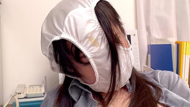 染み汚れたパンツの匂いでオナニーする仕事終わりの女 サンプル画像 5