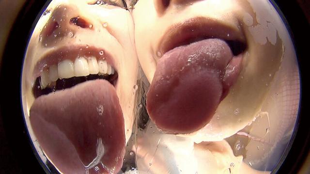 挑発レズキス見せつけ染み付きパンティ手コキ サンプル画像 10