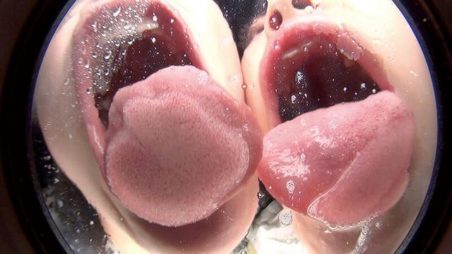 挑発レズキス見せつけ染み付きパンティ手コキ サンプル画像 17