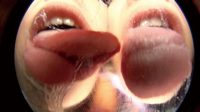 挑発レズキス見せつけ染み付きパンティ手コキ サンプル画像 7