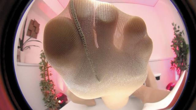 パンストW痴女、唾まみれ足裏擦り付け手コキ サンプル画像 18