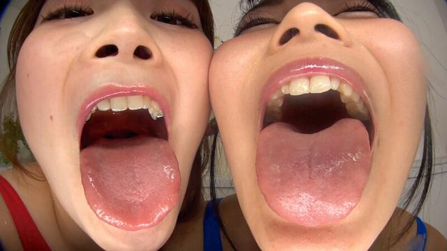W痴女に超絶淫語で唾責めされる僕 サンプル画像 3