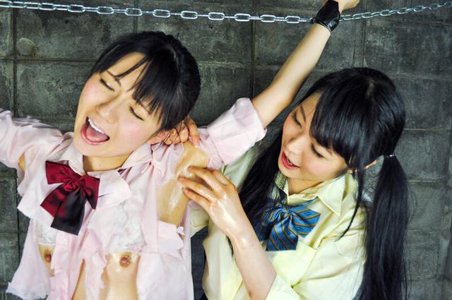 敏感女子のくすぐりレズ サンプル画像 11