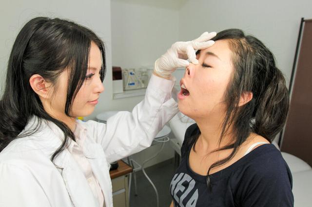 口臭嗅ぎ鼻しゃぶりレズ サンプル画像 1