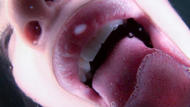 【極上長舌】ネバネバ唾液で挑発する痴女 サンプル画像 6